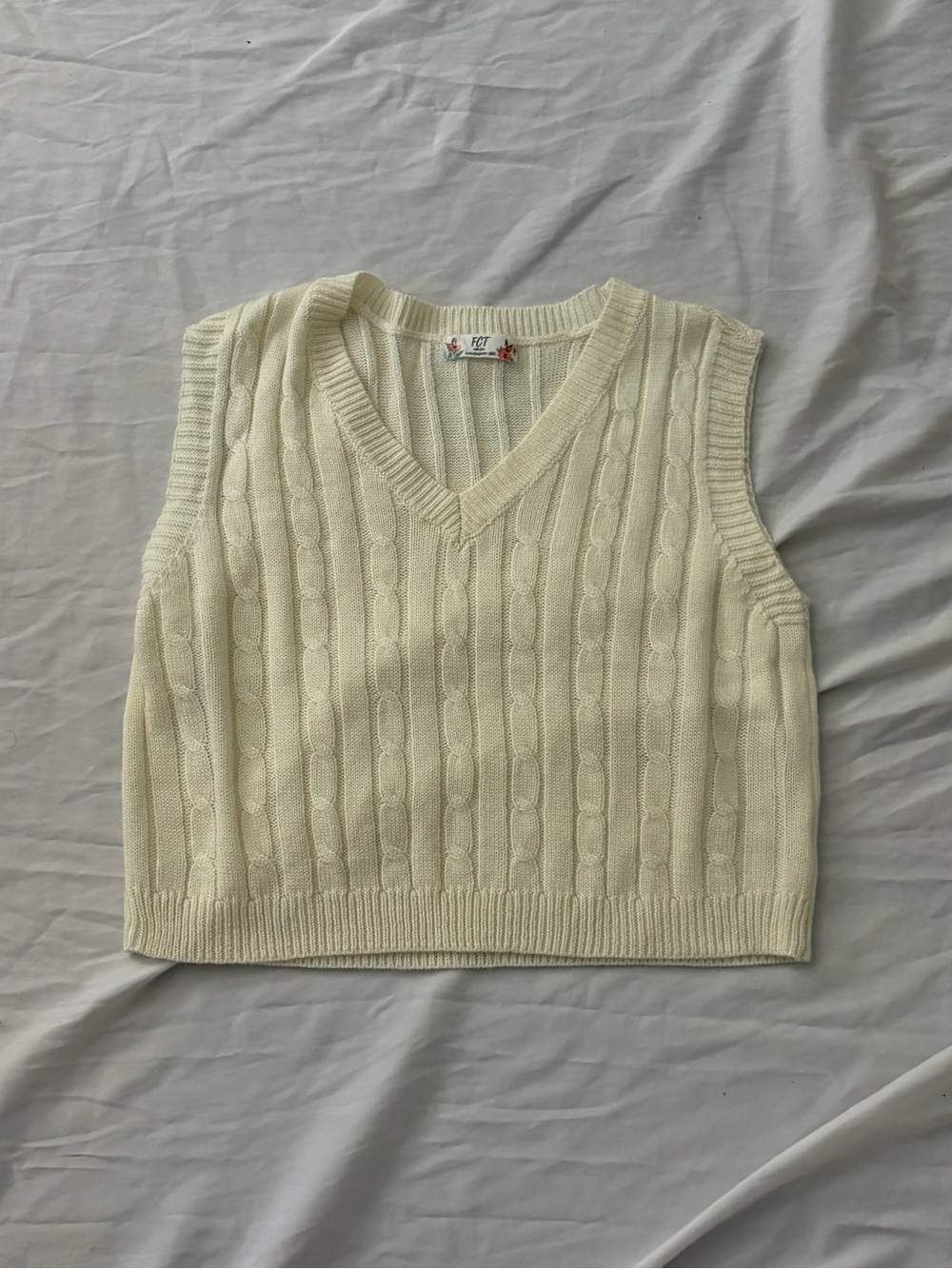 Cream Cable Knit V-Neck Sweater Vest - Unbranded
